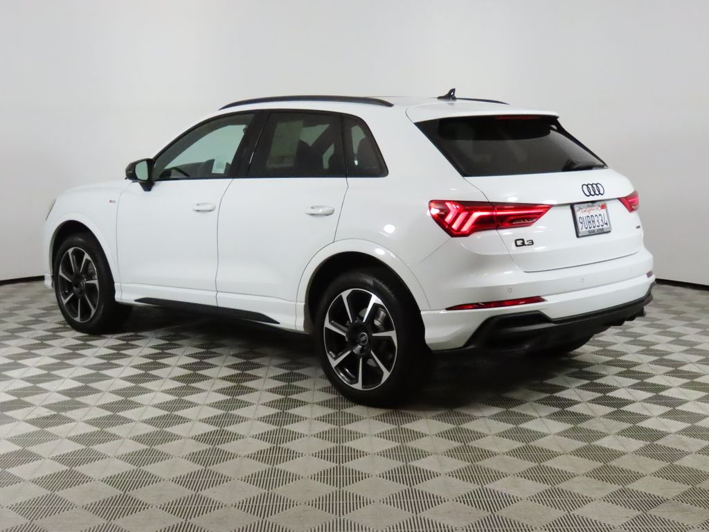 2025 Audi Q3 45 Premium Plus photo 2