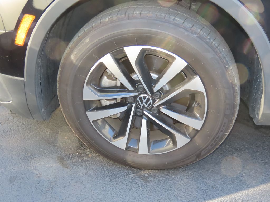 2023 Volkswagen Tiguan S photo 2