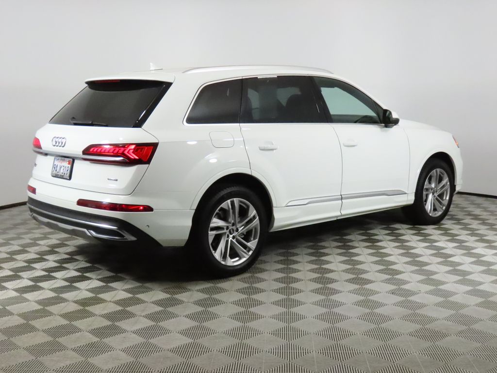 2022 Audi Q7 45 Premium Plus photo 4