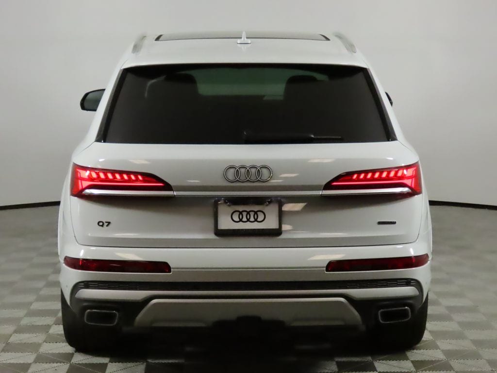 New 2025 Audi Q7 55 Premium SUV