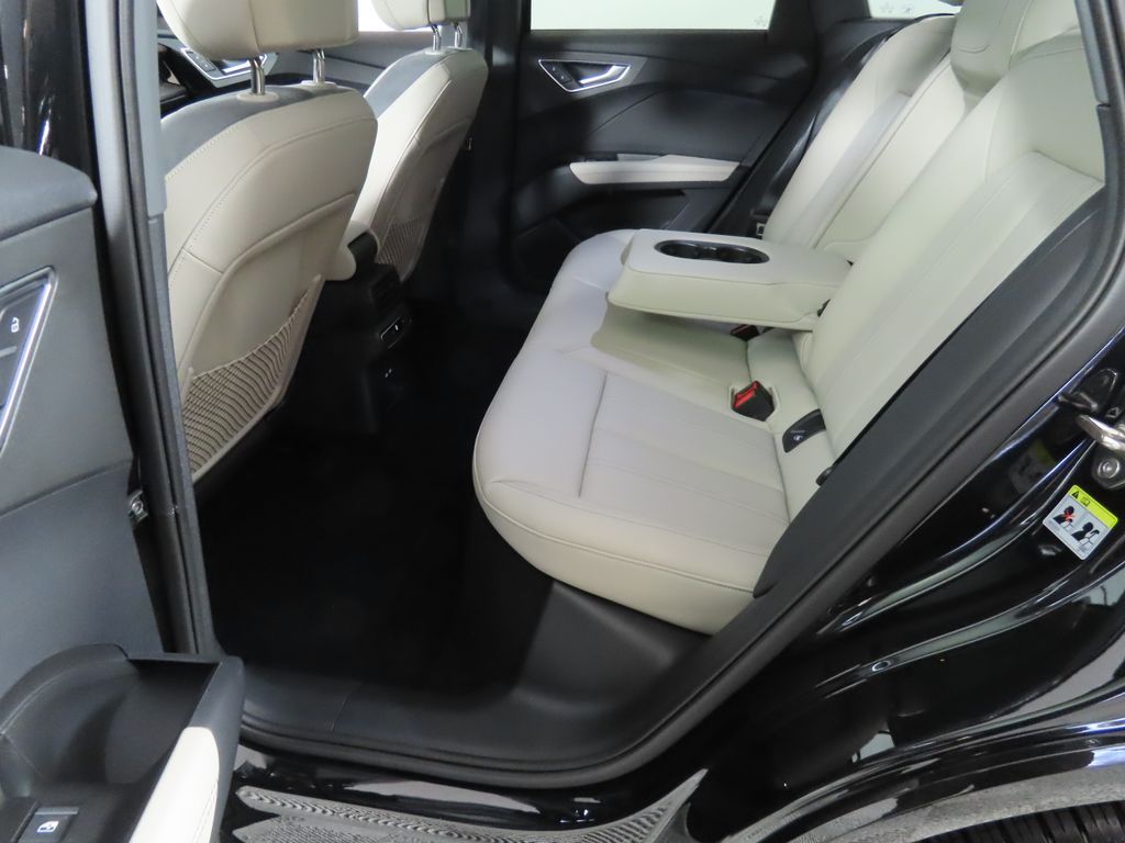 2026 Audi Q4 e-tron Premium - Photo 36
