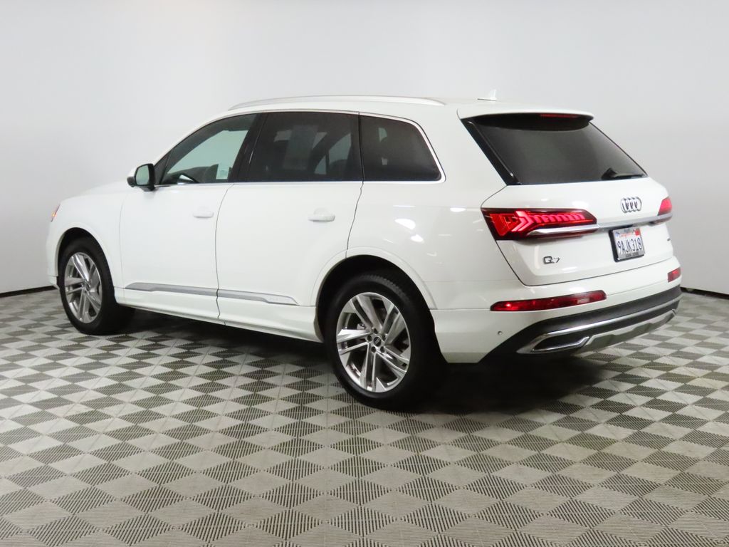 2022 Audi Q7 45 Premium Plus photo 2
