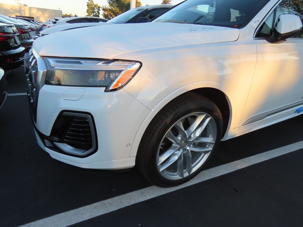 New 2025 Audi Q7 55 Premium SUV