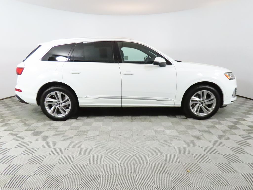 2022 Audi Q7 45 Premium Plus photo 5