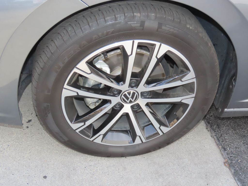 2023 Volkswagen Jetta 1.5T Sport photo 3