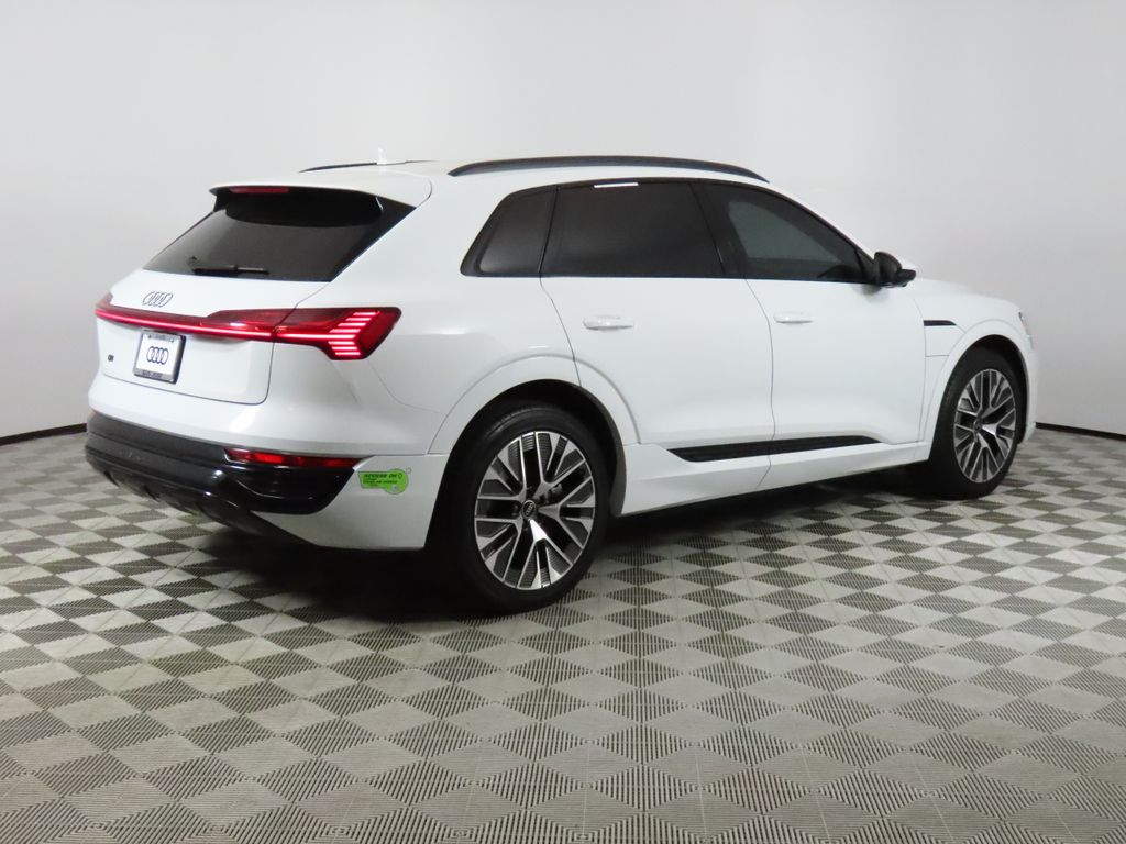 2024 Audi Q8 e-tron Prestige photo 4