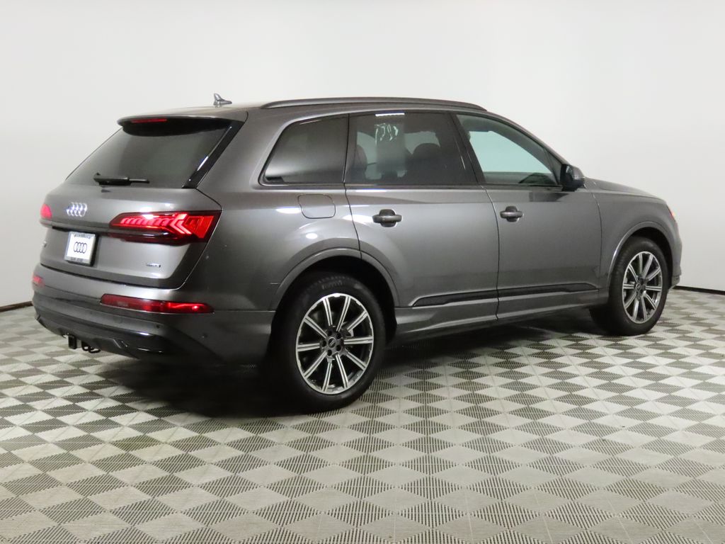 2023 Audi Q7 45 Premium Plus photo 4