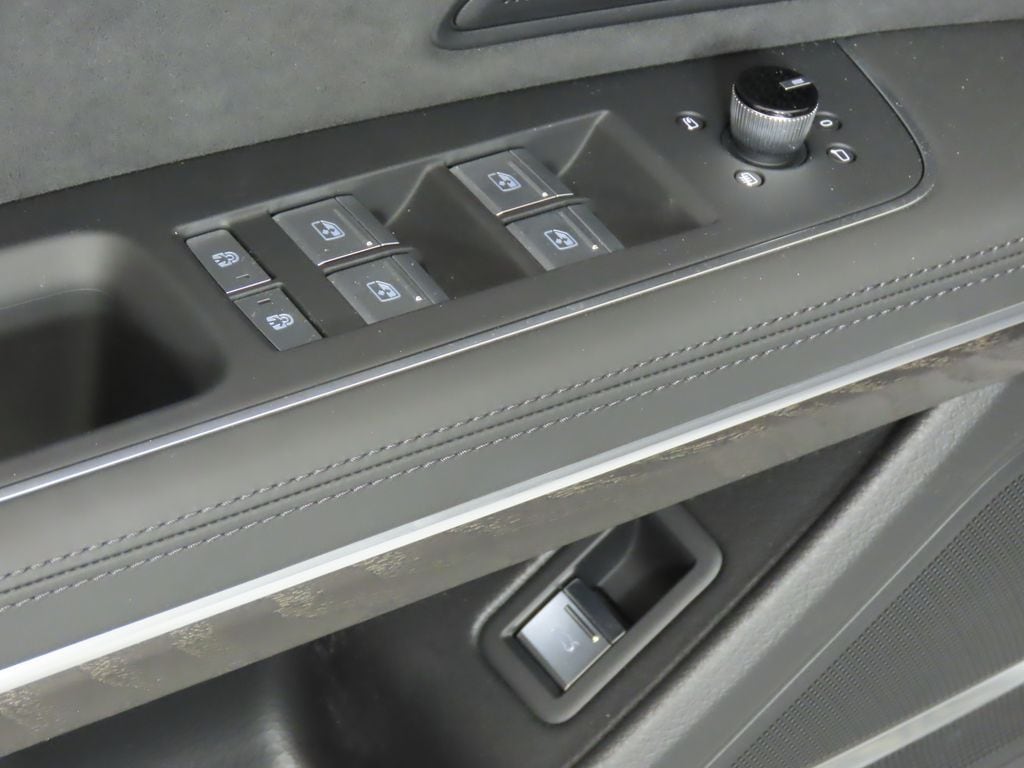 2025 Audi A8 Base - Photo 31