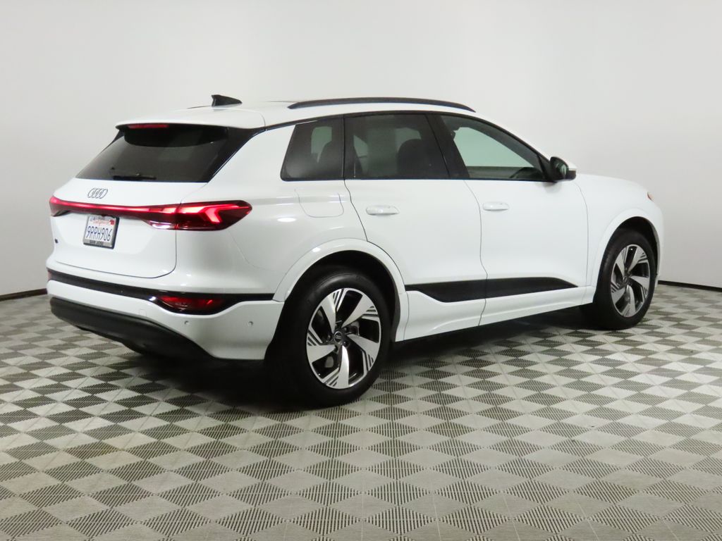 2025 Audi Q6 e-tron Premium photo 4