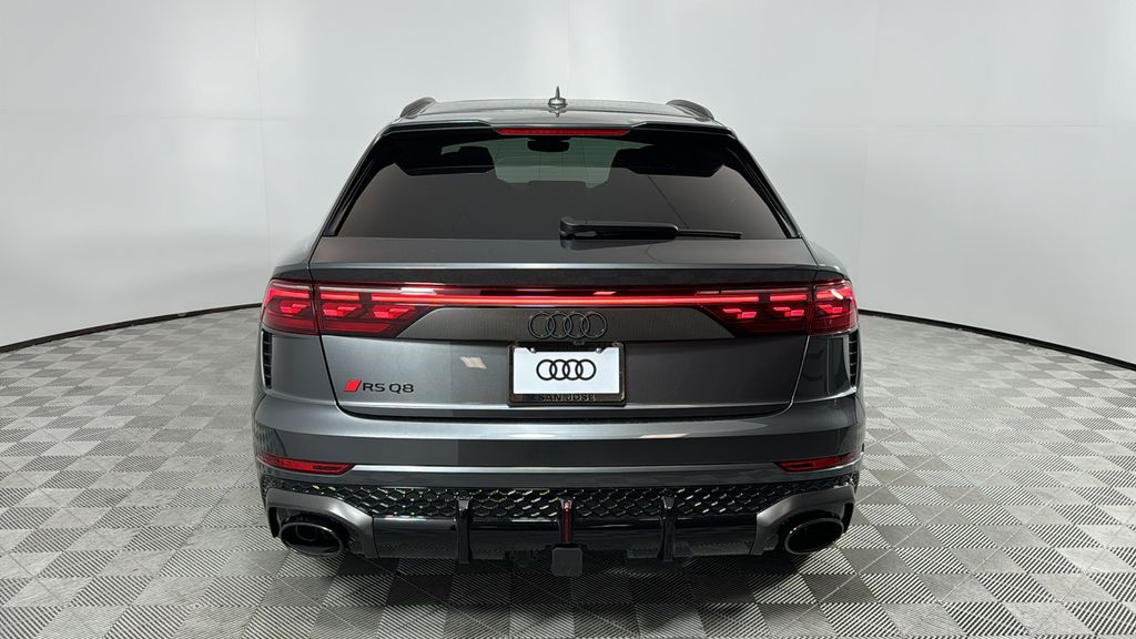 2025 Audi RS Q8 photo 4