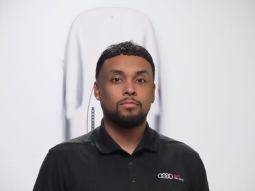 Staff member Edwin Lopez from ID_d263ffa28341