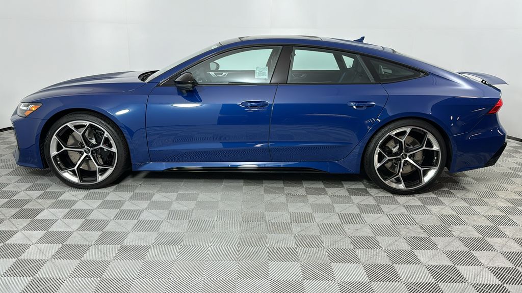 2025 Audi RS 7 Performance photo 2