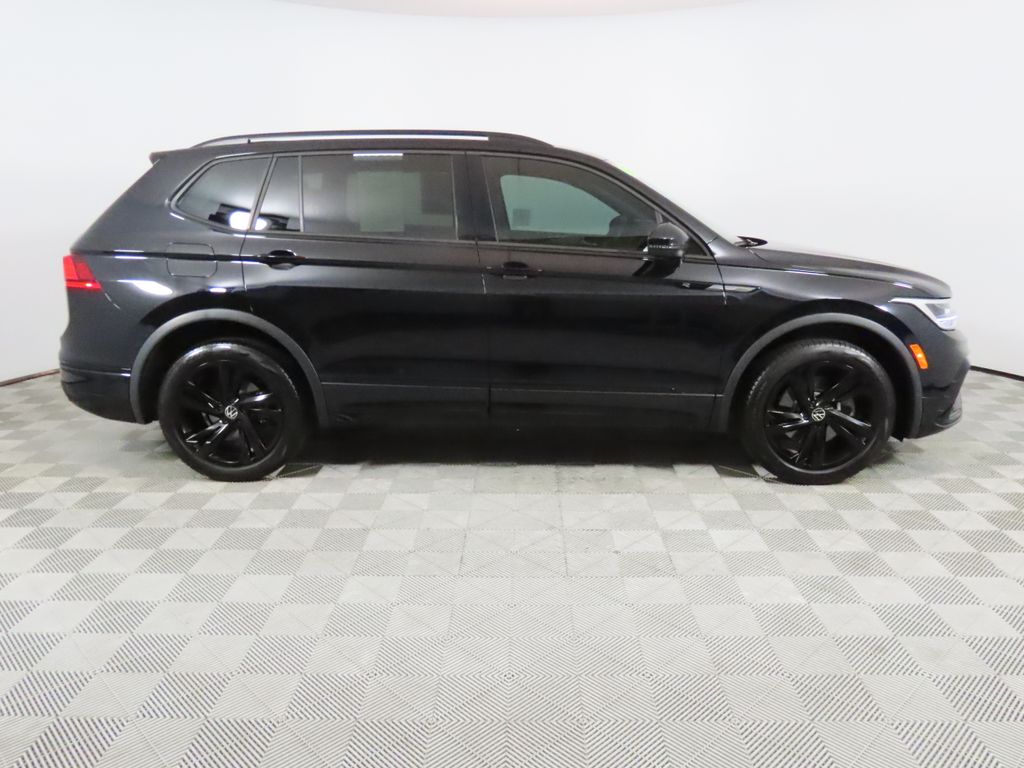 2024 Volkswagen Tiguan 2.0T SE R-Line Black photo 5
