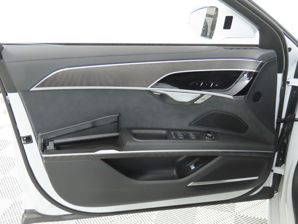 2025 Audi A8 Base - Photo 28