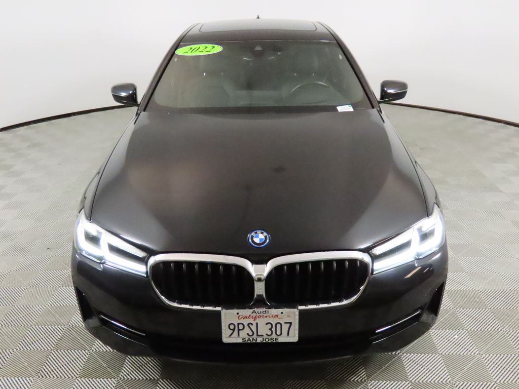 2022 BMW 5 Series 530e iPerformance photo 3