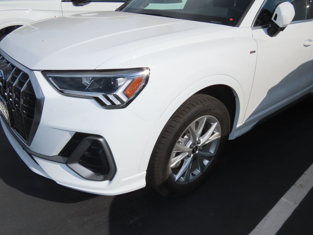 2025 Audi Q3 S line Premium Plus photo 2