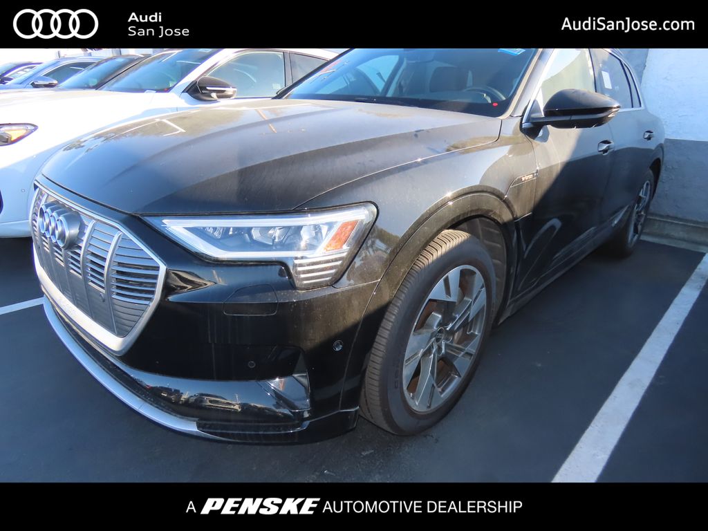 2022 Audi e-tron Premium Plus's photo