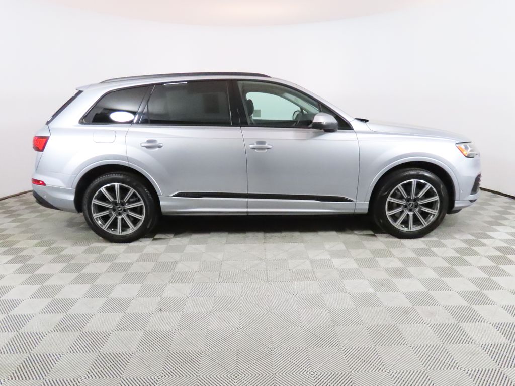 2022 Audi Q7 45 Premium Plus photo 5