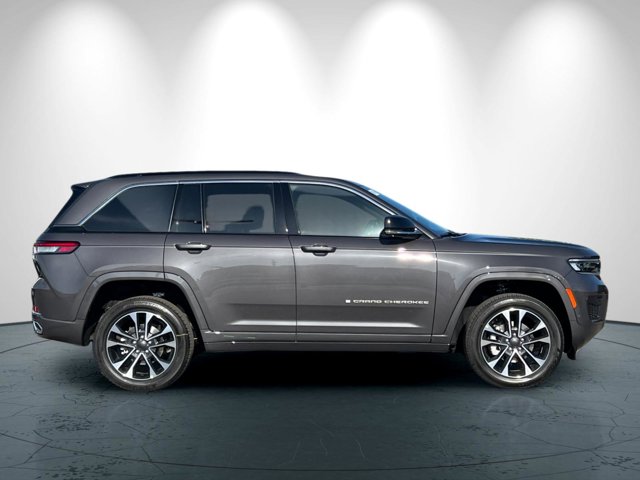 2025 Jeep Grand Cherokee Overland photo 3