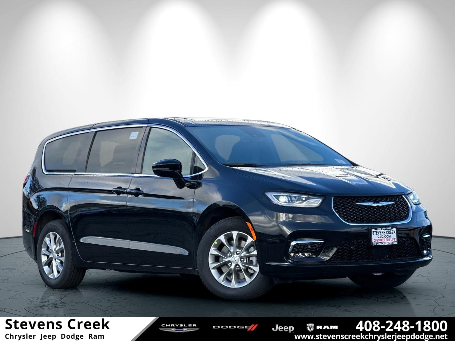 2026 Chrysler Pacifica Limited's photo