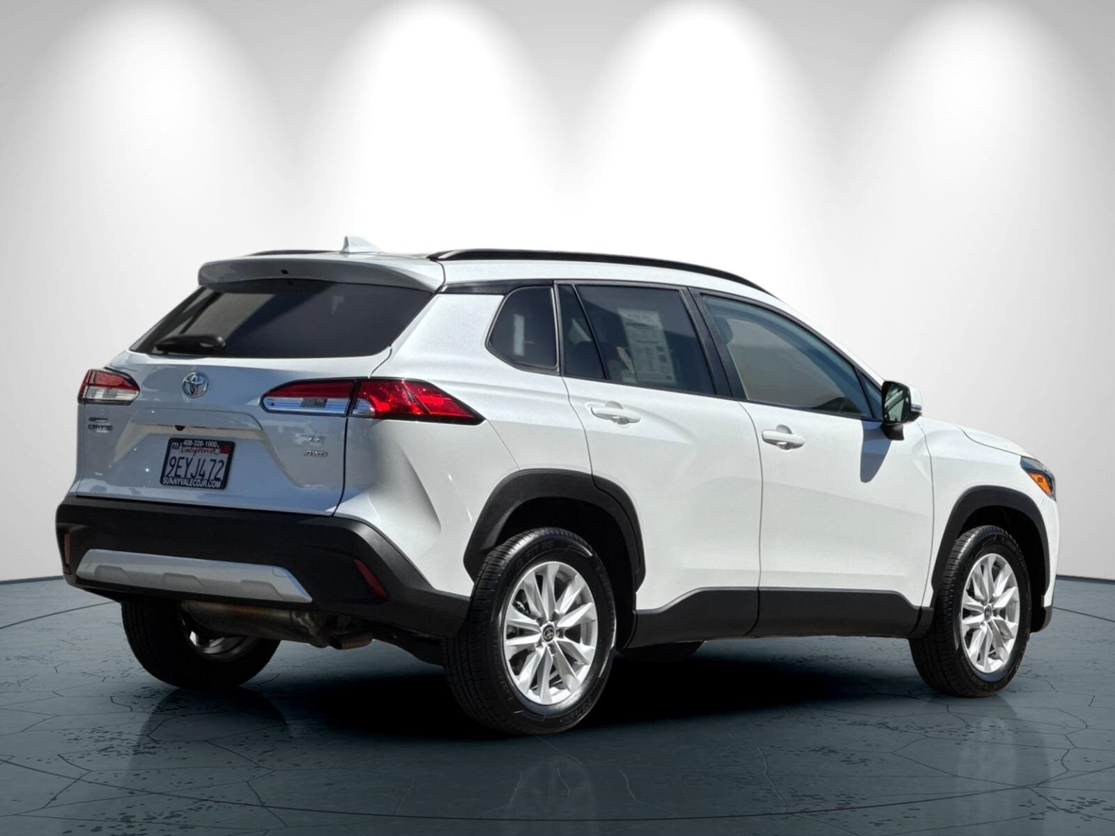2023 Toyota Corolla Cross LE photo 4