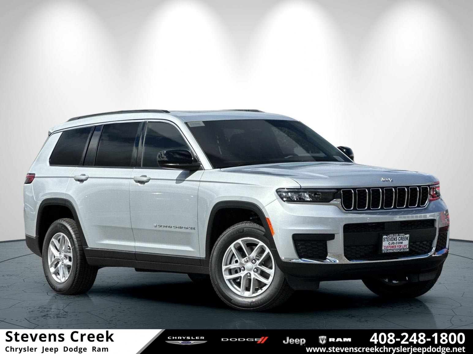 2025 Jeep Grand Cherokee L Laredo's photo
