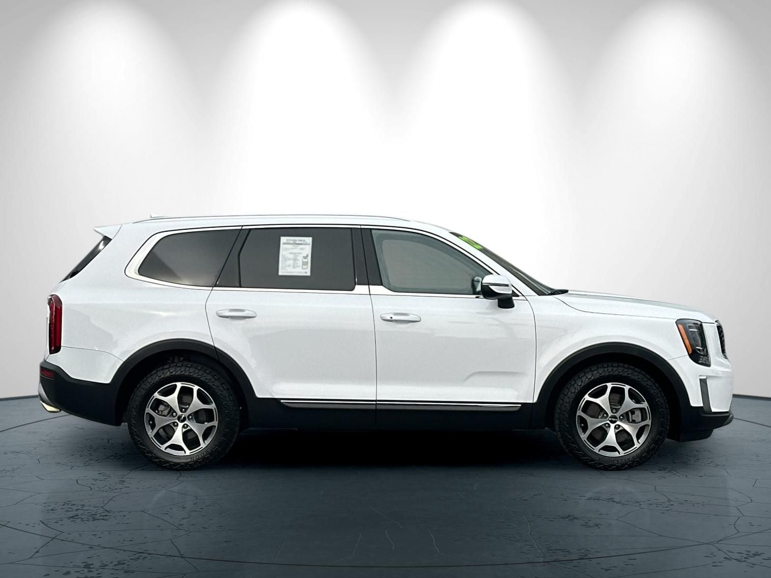 2022 Kia Telluride EX photo 2