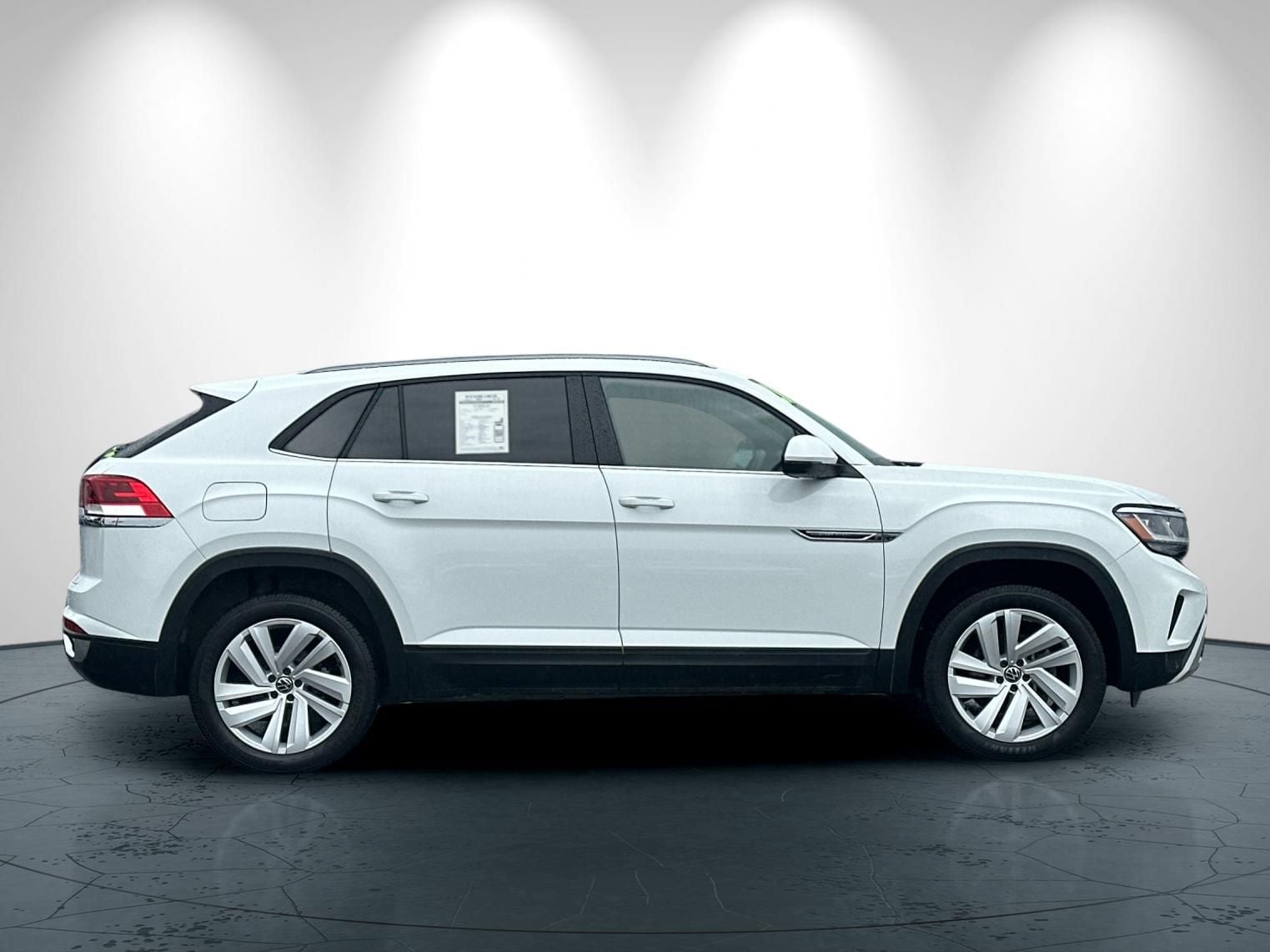 2021 Volkswagen Atlas Cross Sport 2.0T SE w/Technology photo 2