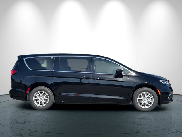2025 Chrysler Pacifica photo 3