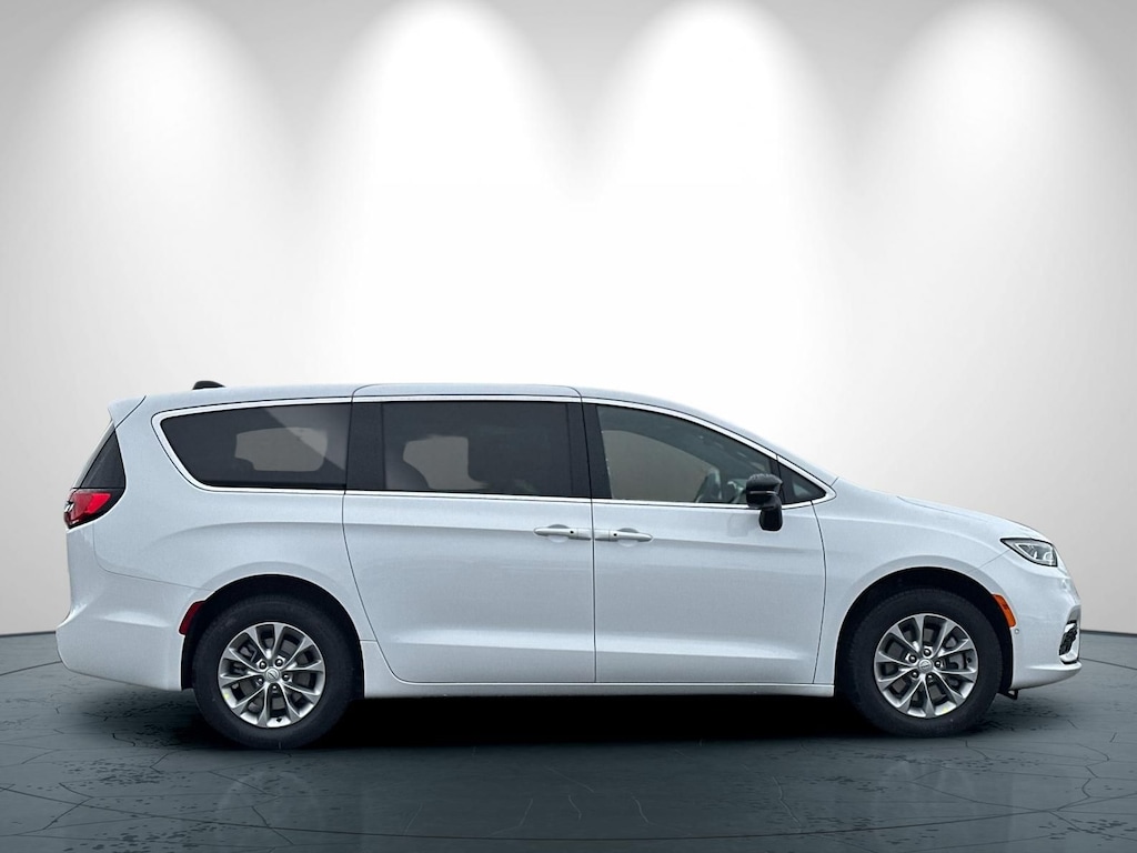 New 2026 Chrysler Pacifica LIMITED AWD Passenger Van