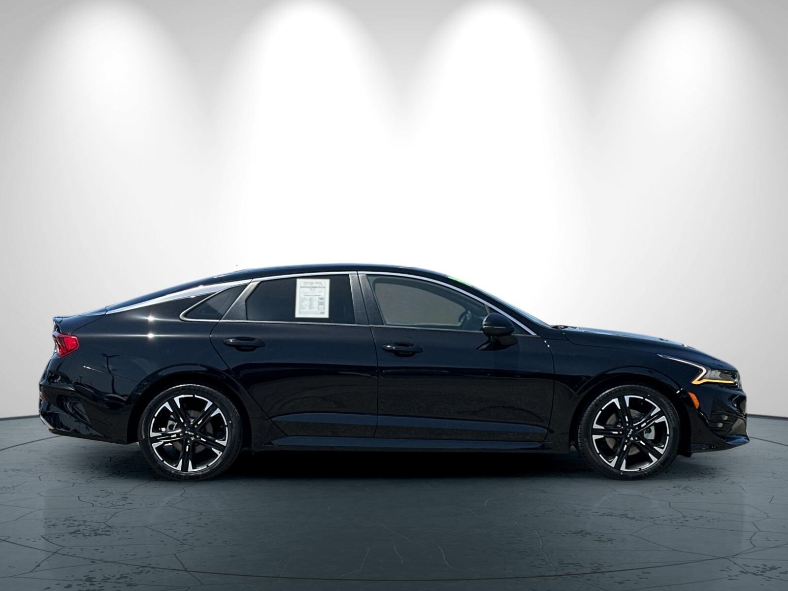 2024 Kia K5 GT-Line photo 3