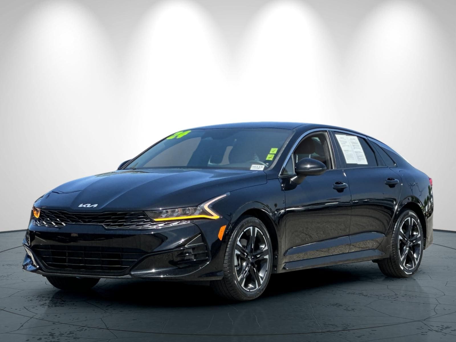 2024 Kia K5 GT-Line photo 3