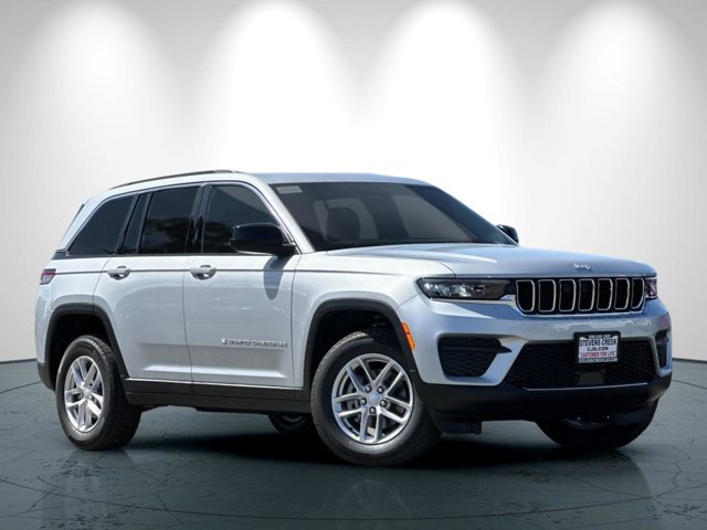 2025 Jeep Grand Cherokee Laredo photo 2