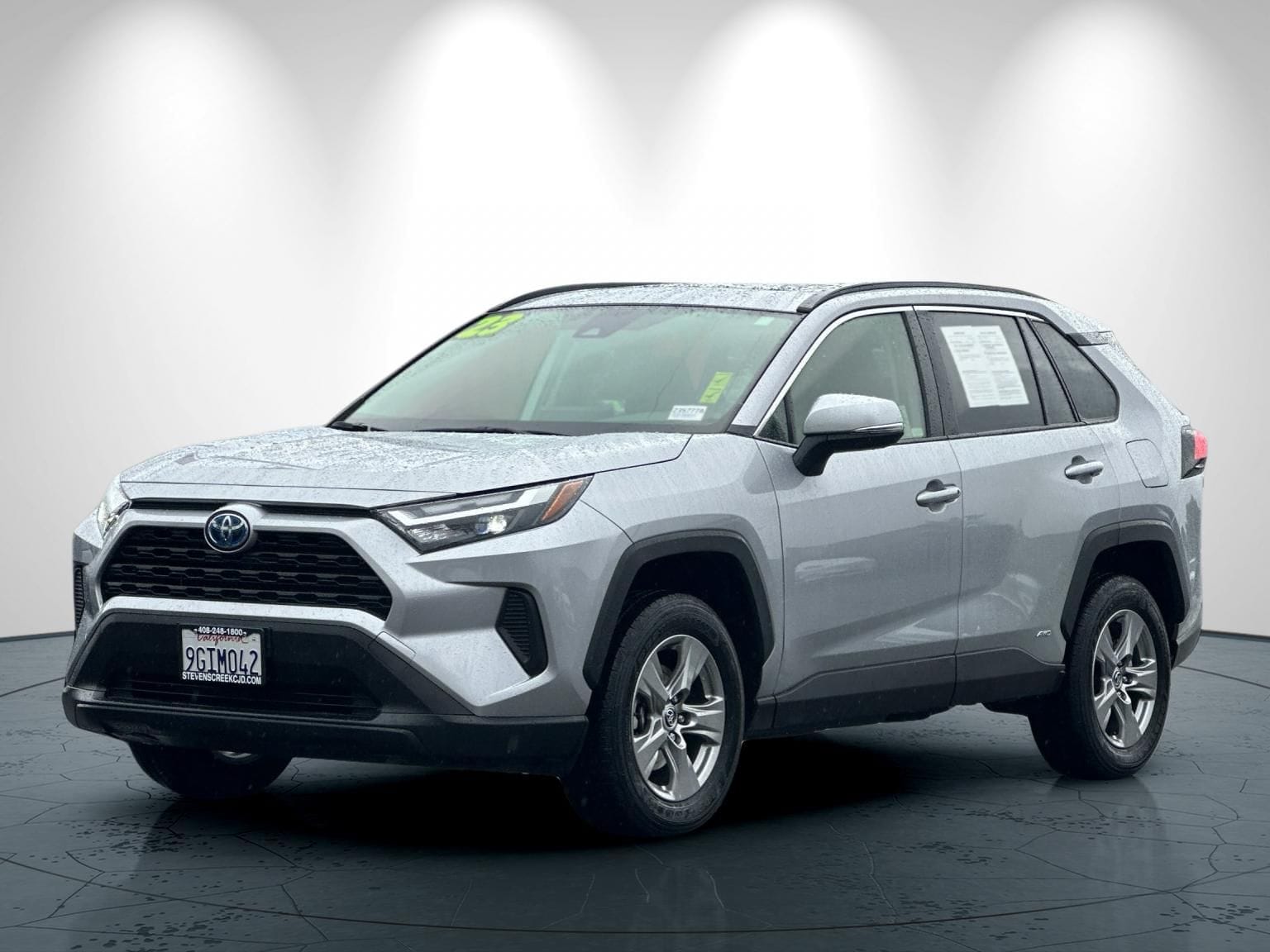 2023 Toyota RAV4 Hybrid XLE photo 3