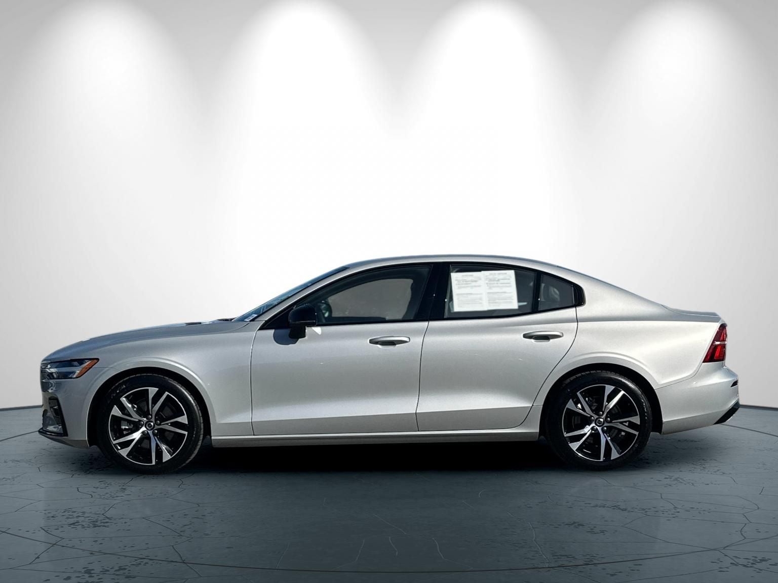 2025 Volvo S60 B5 Core photo 6