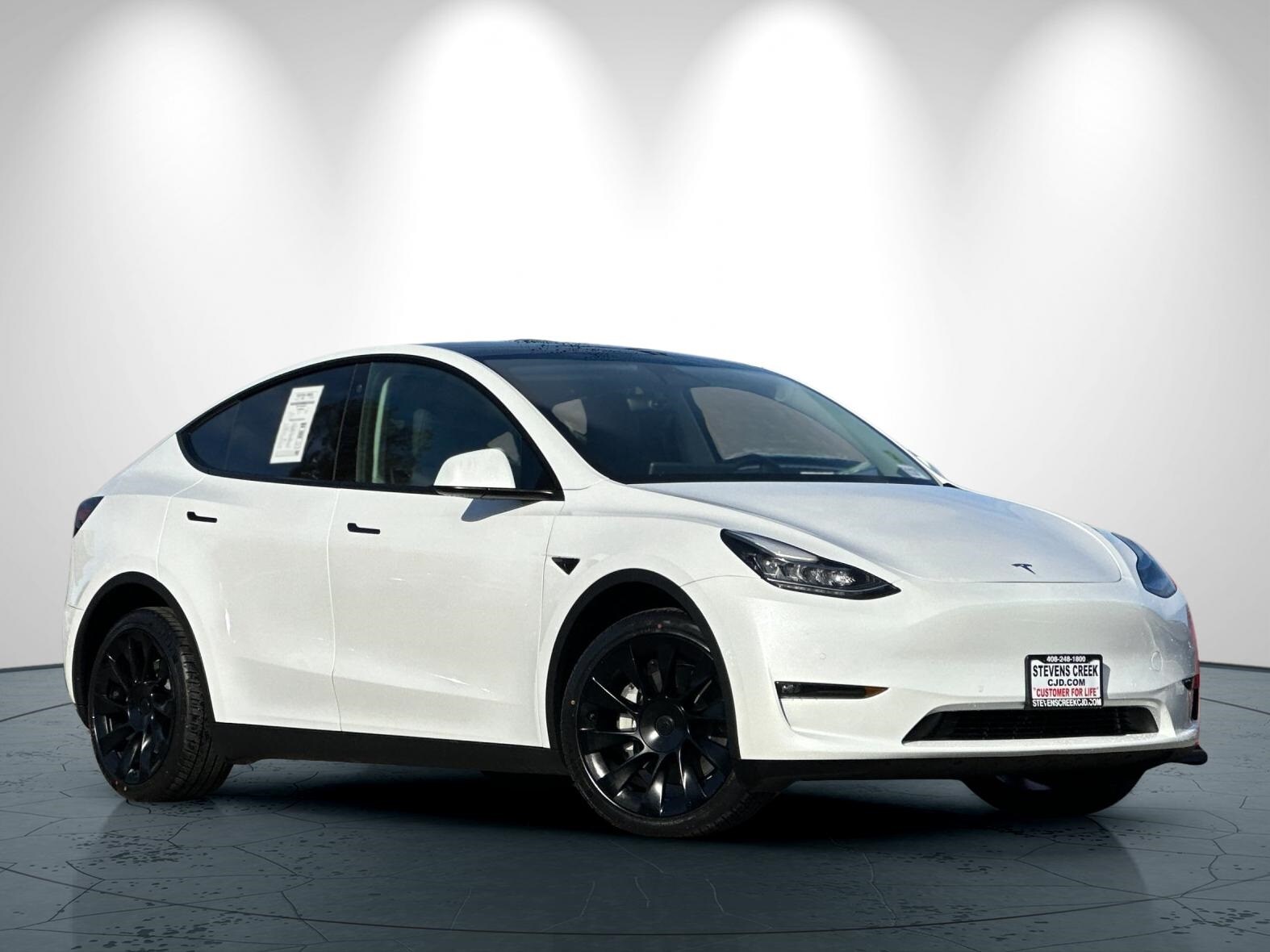 2022 Tesla Model Y Long Range photo 2