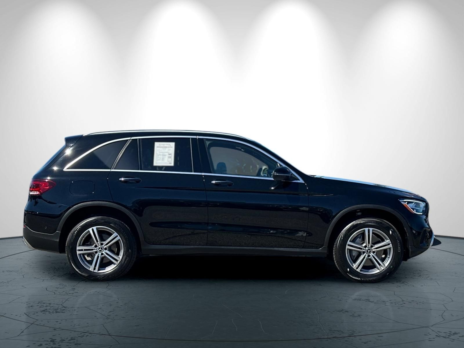 2021 Mercedes-Benz GLC GLC 300 photo 2
