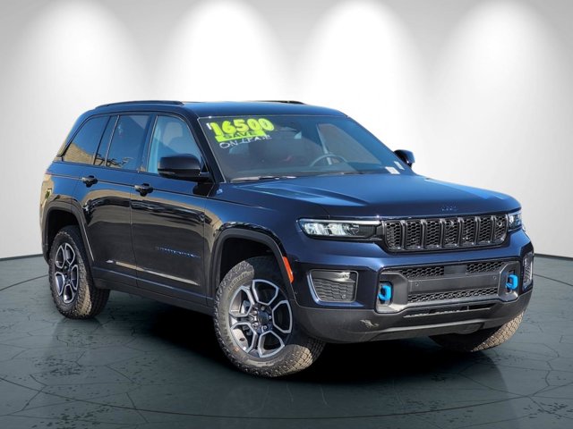 2023 Jeep Cherokee 4xe Trailhawk photo 2