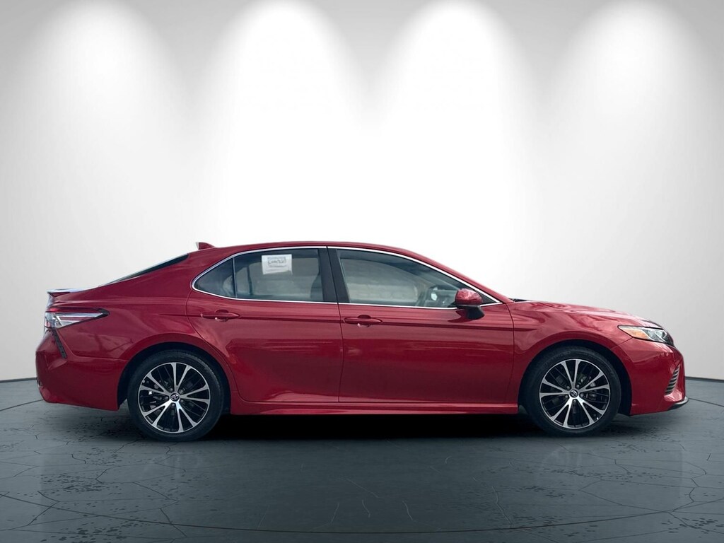 Used 2019 Toyota Camry SE Sedan
