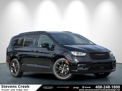 2026 Chrysler Pacifica SELECT Passenger Van