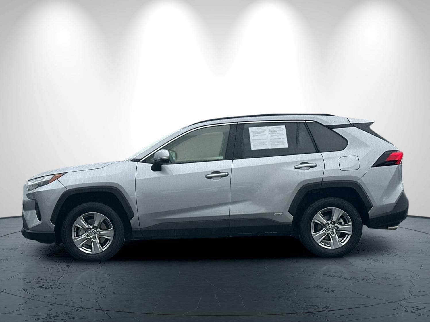 2023 Toyota RAV4 Hybrid XLE photo 6