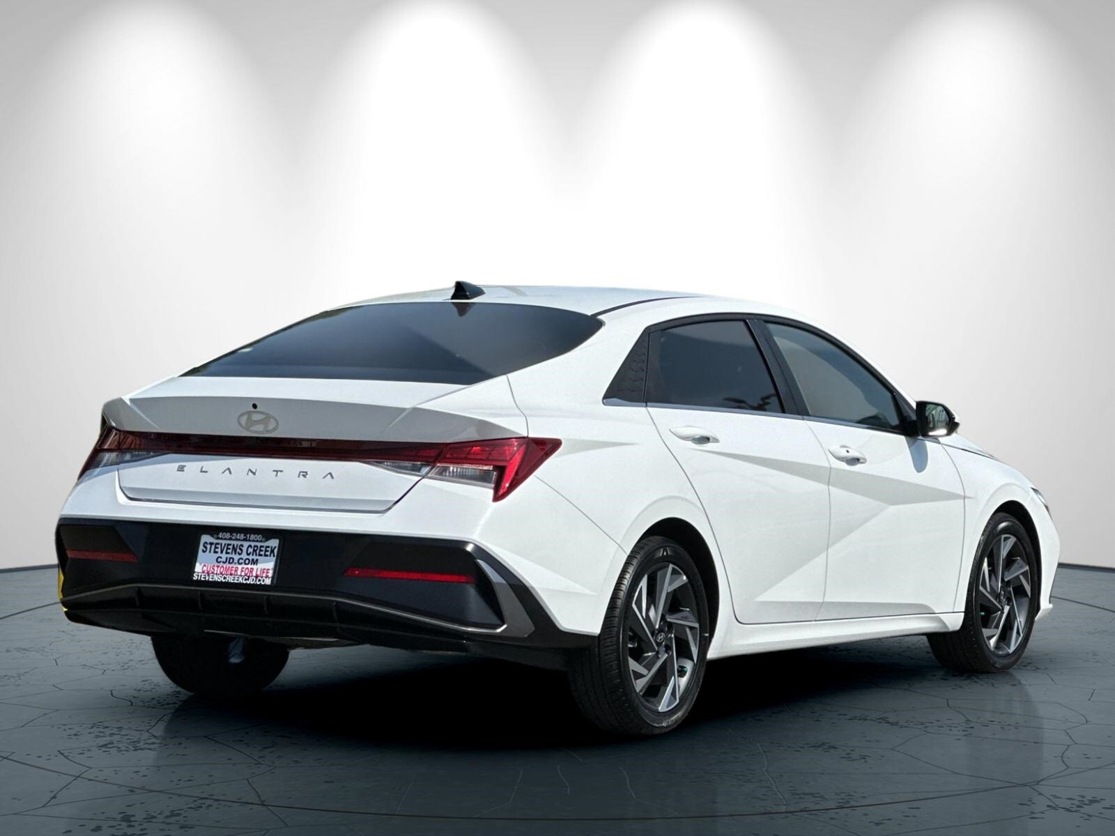 2024 Hyundai Elantra SEL Convenience photo 4