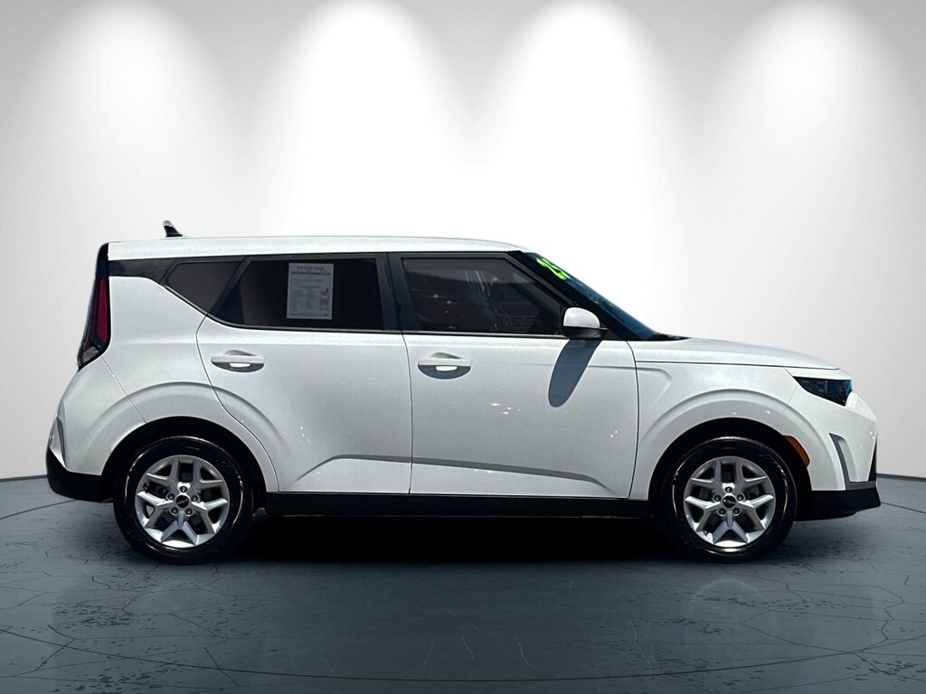 Used 2025 Kia Soul LX Hatchback