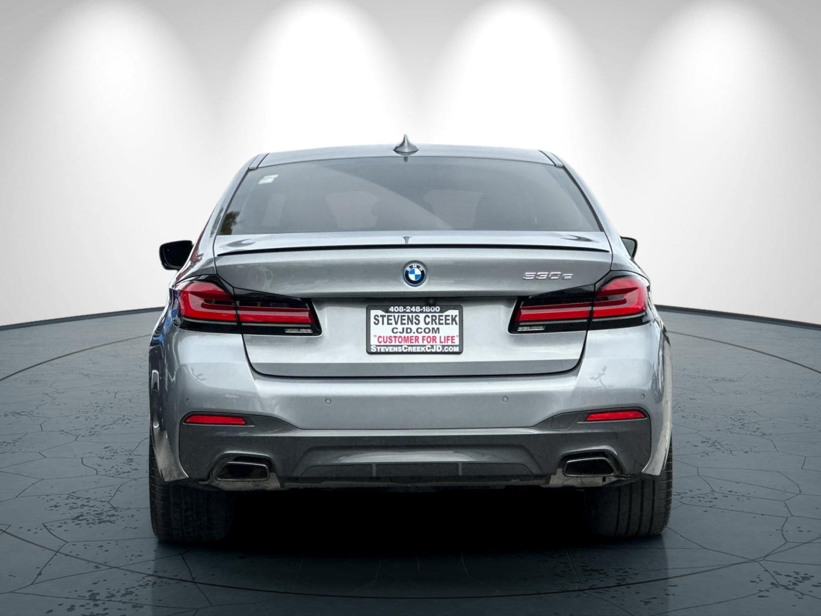 2023 BMW 5 Series 530e iPerformance photo 4