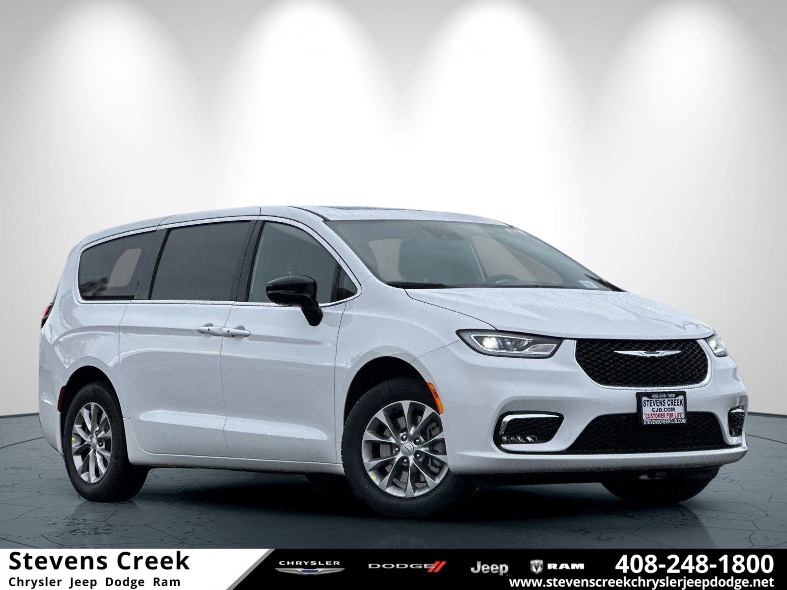 2026 Chrysler Pacifica Limited's photo