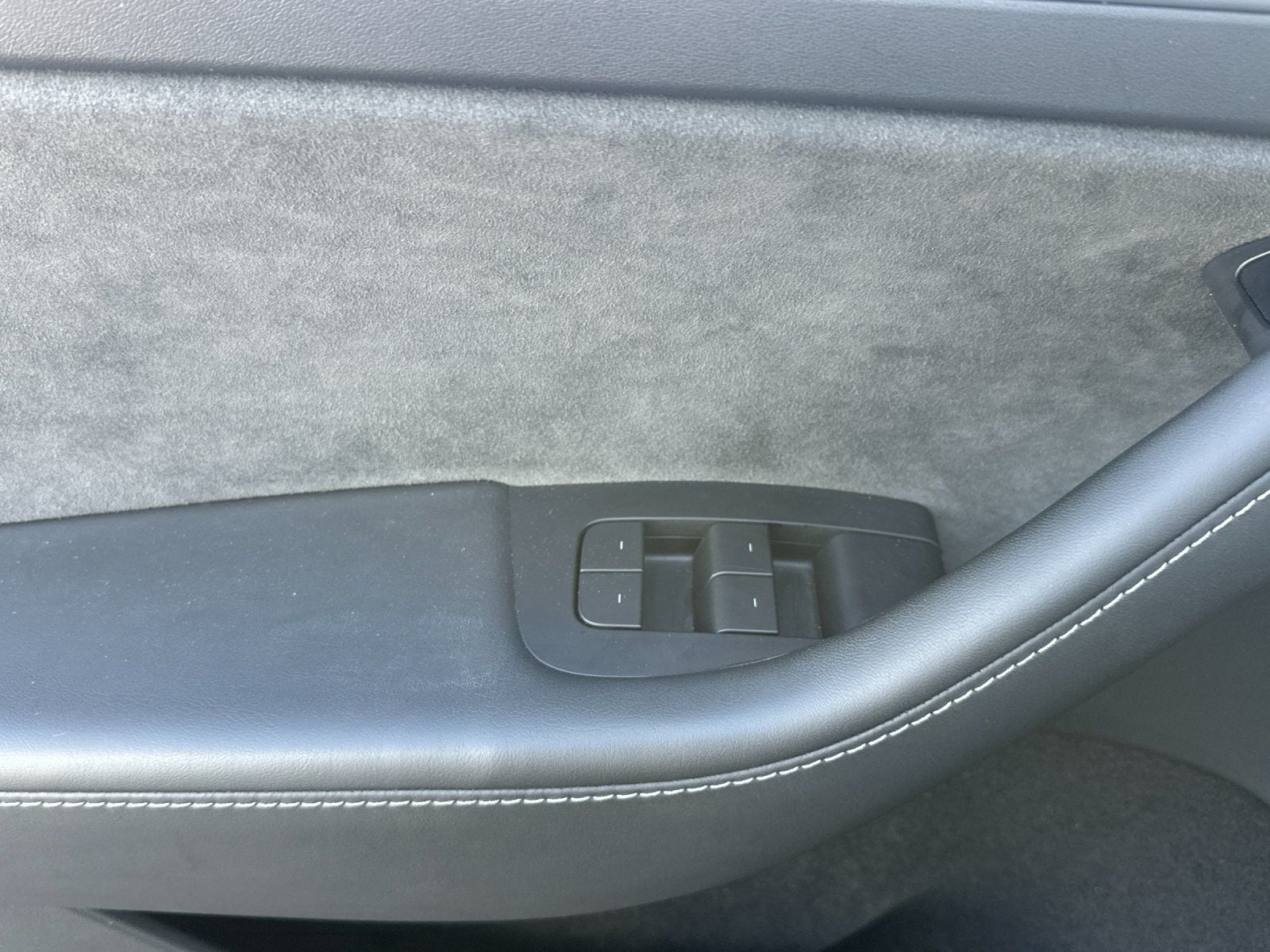 2022 Tesla Model Y Long Range photo 3