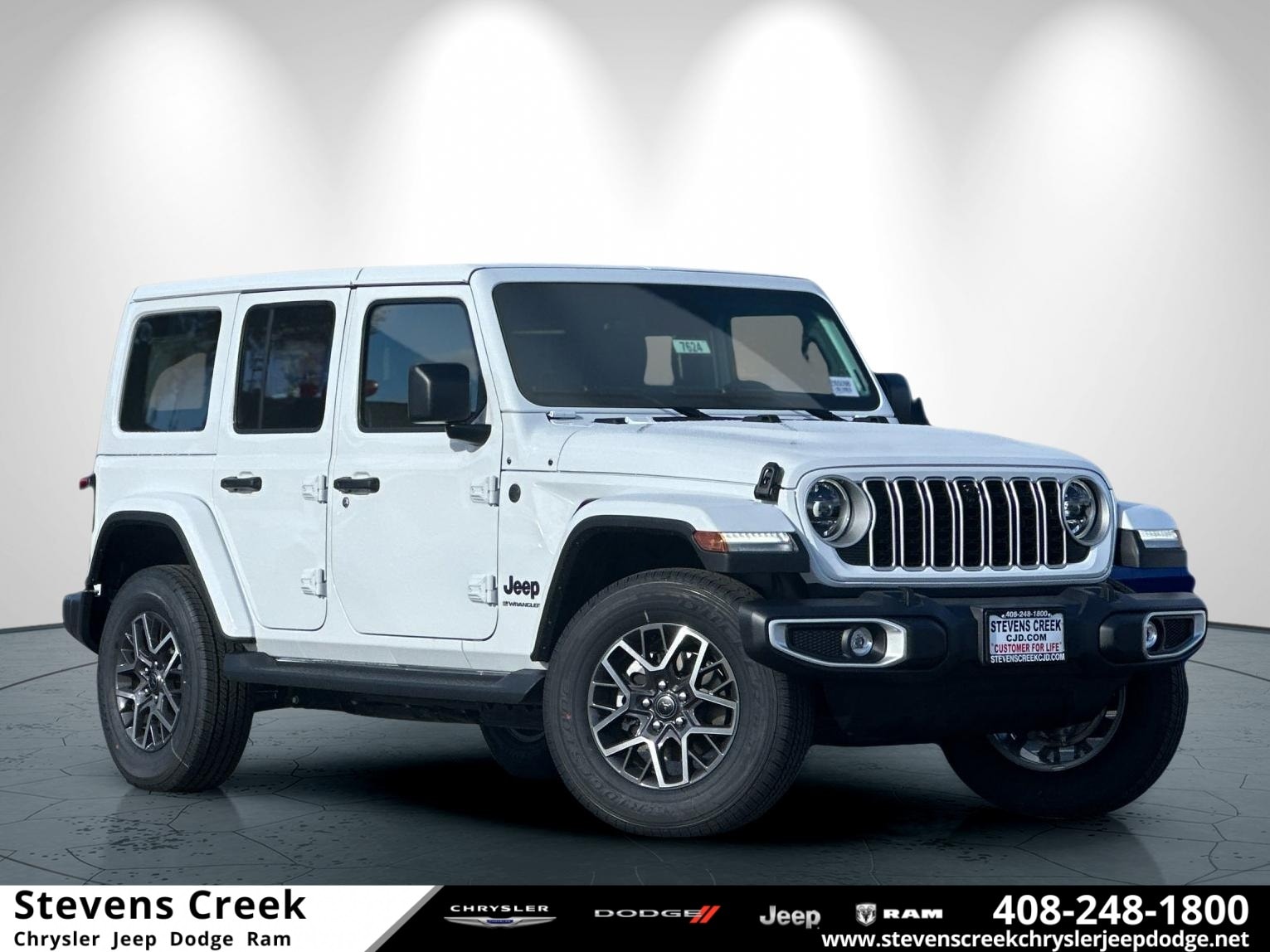 2026 Jeep Wrangler 4-Door Sahara's photo