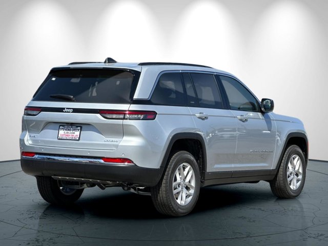 2025 Jeep Grand Cherokee Laredo photo 4