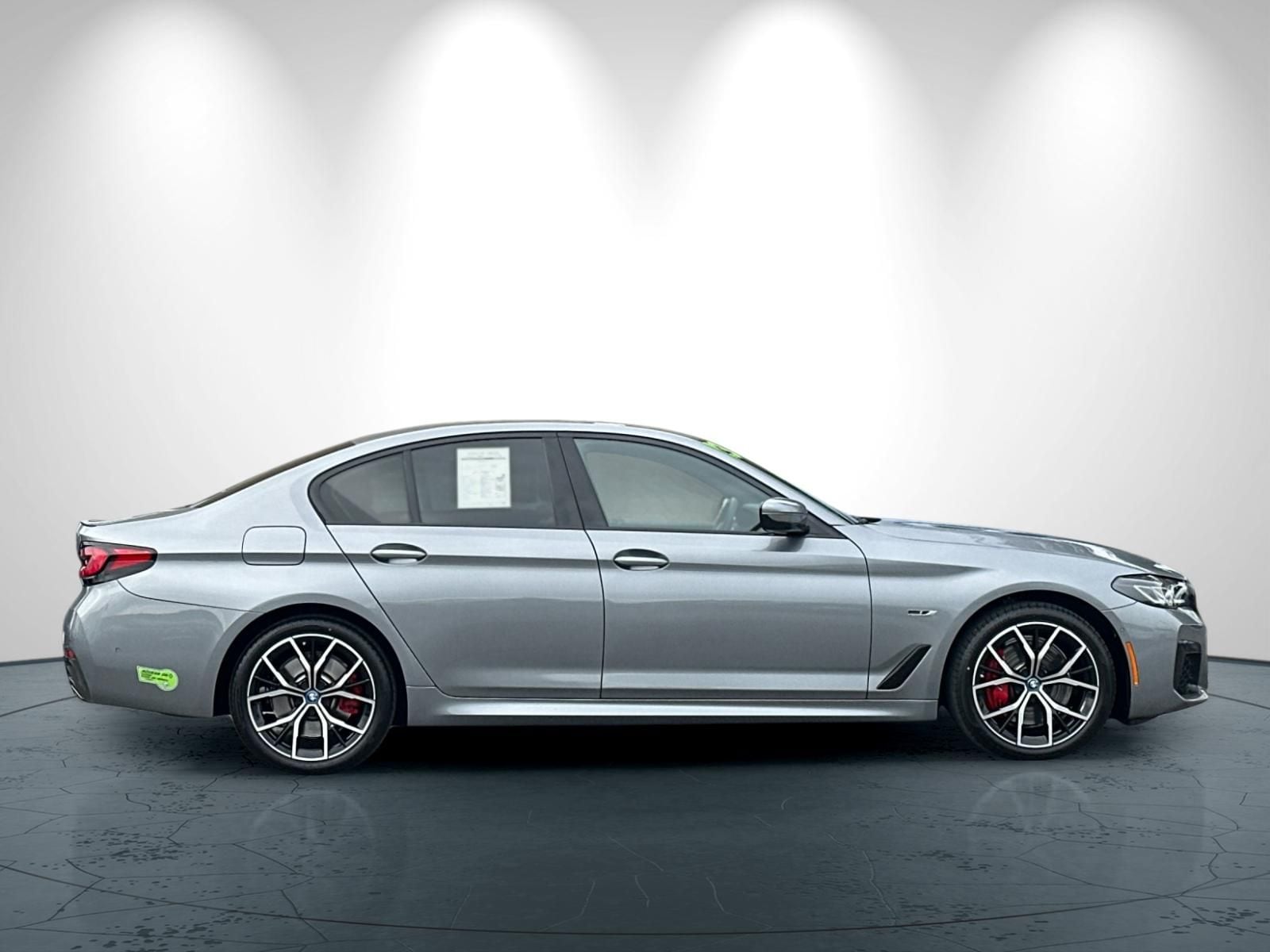 2023 BMW 5 Series 530e iPerformance photo 2