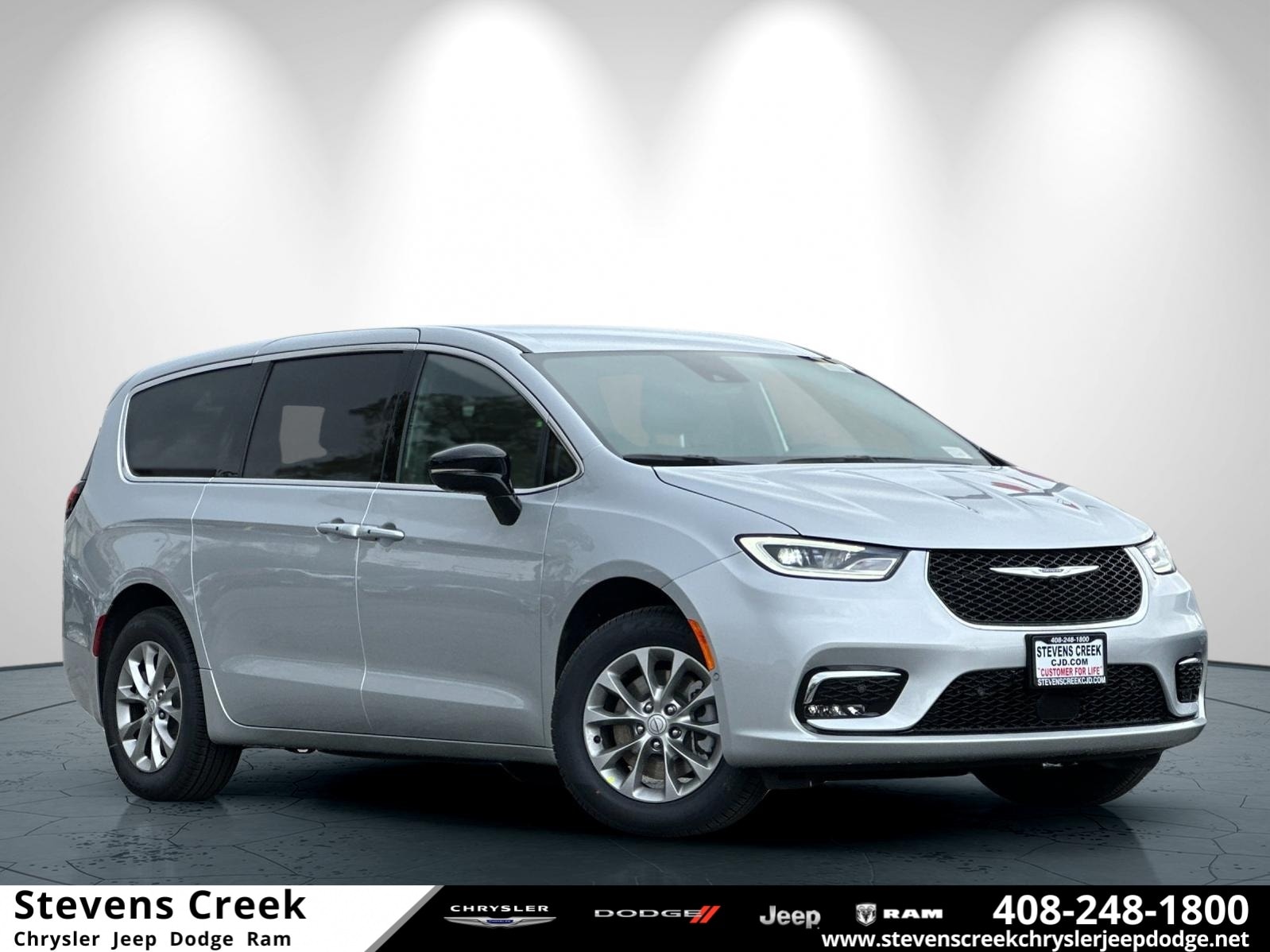 2026 Chrysler Pacifica Select's photo